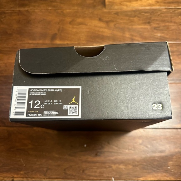 Jordan Max Aura 6 Little Kids' Shoes (White/VarsityRed/Midnight Navy) Size 12c - Picture 11 of 13